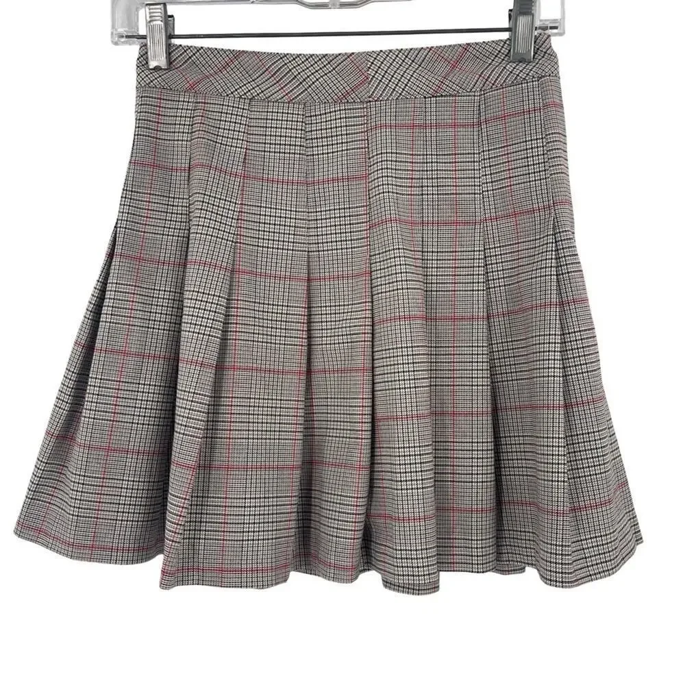 BUNDLE 💗 H&M DIVIDED 💗 Size 4 Plaid Top Skirt Shorts